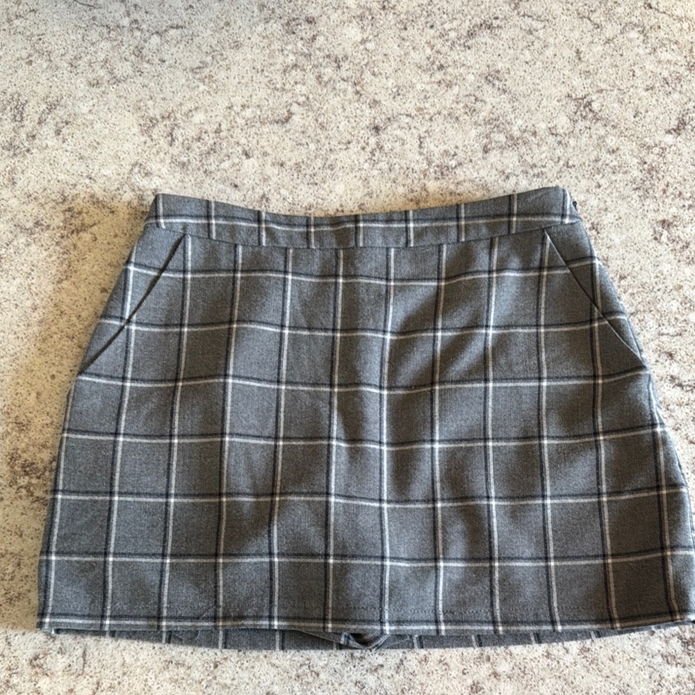 Forever 21 Grey Plaid Skort